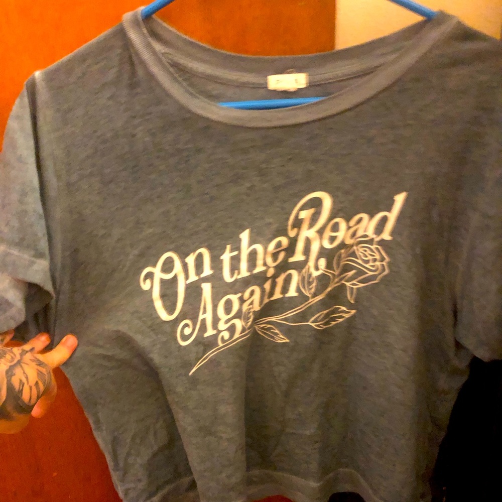 Summer top which is a little longer in the back than in front. Brand-Garage
